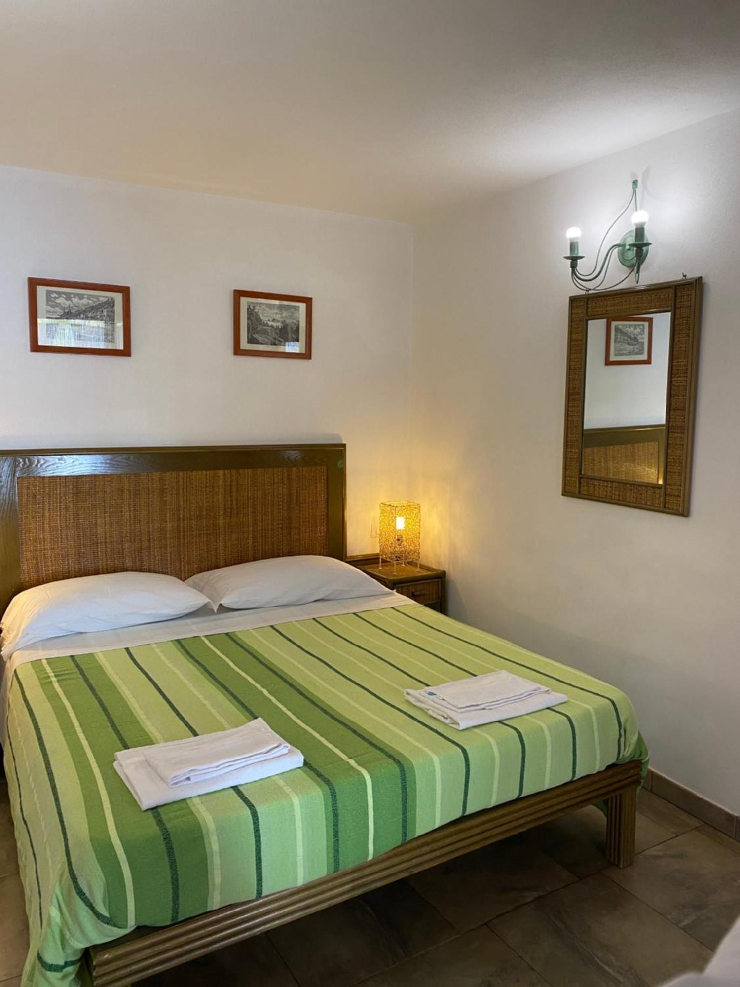 Villa Crimi Vulcano  Buitenkant foto