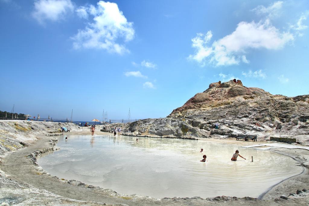 Villa Crimi Vulcano  Buitenkant foto